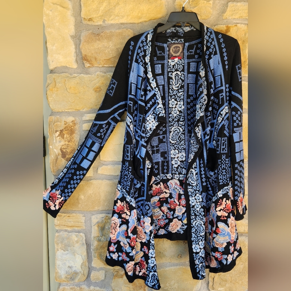 Floral Patterned Cardigan in Black and Blue